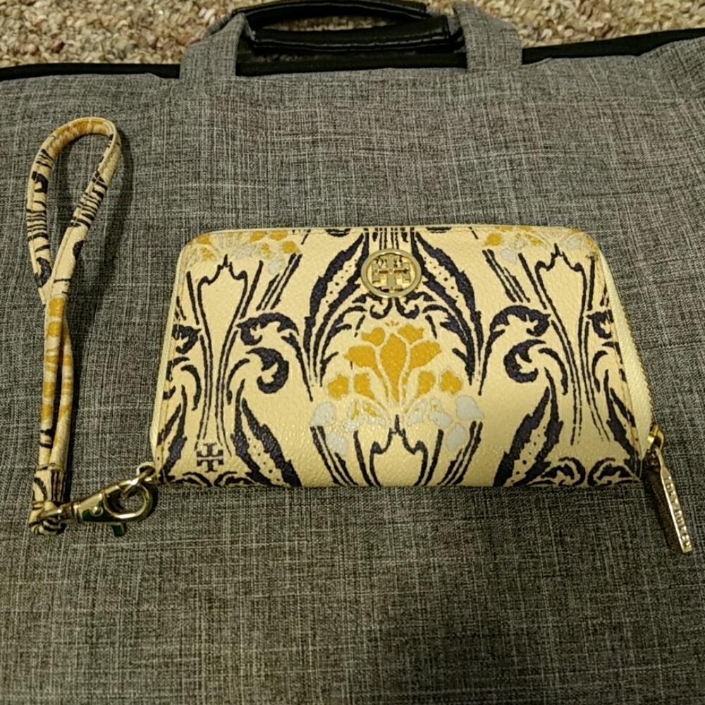 Tory Burch wristlet wallet used